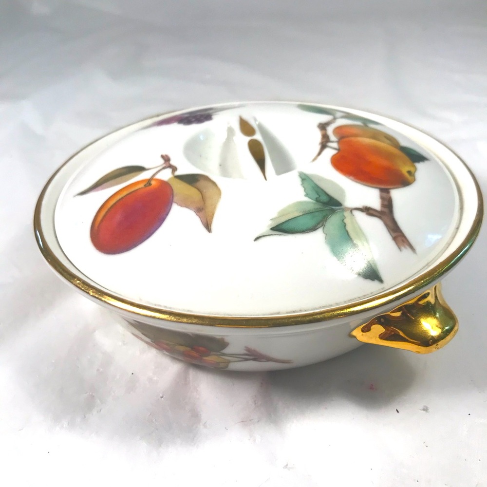 Vintage Royal Worcester “ Evesham Gold “Covered 6” Fruit Design Casserole Bowl
